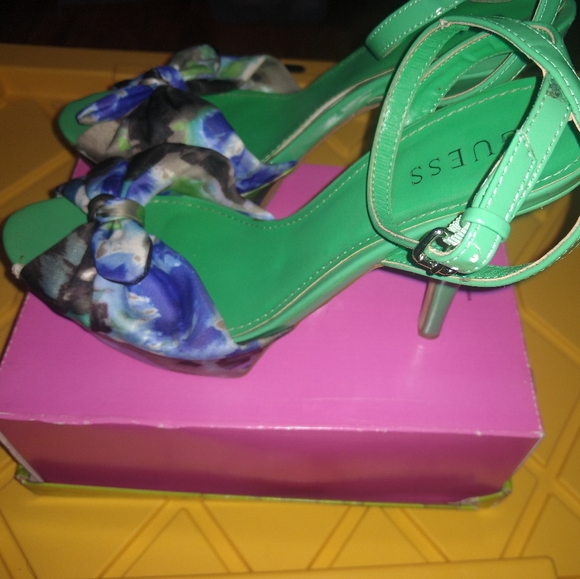Guess Floral Platform Heels - Size 10 - Picture 2 of 7